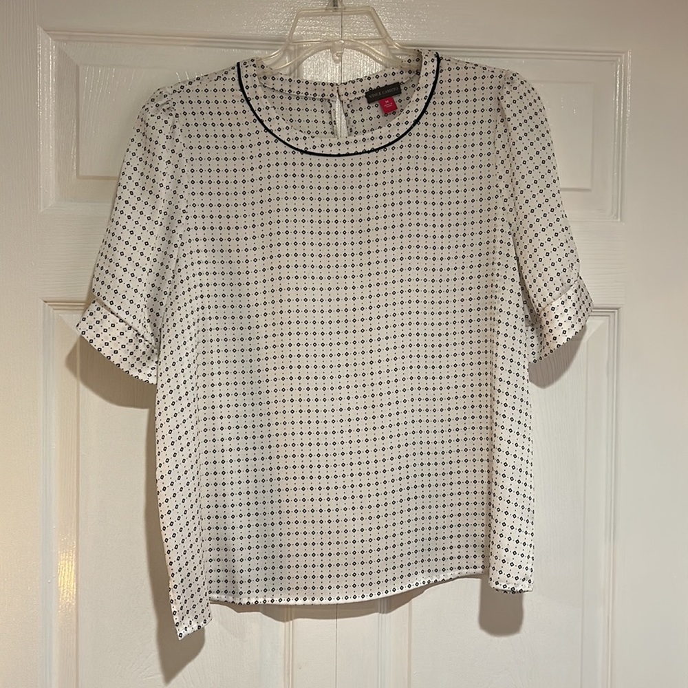 Vince Camuto Crew Neck Top